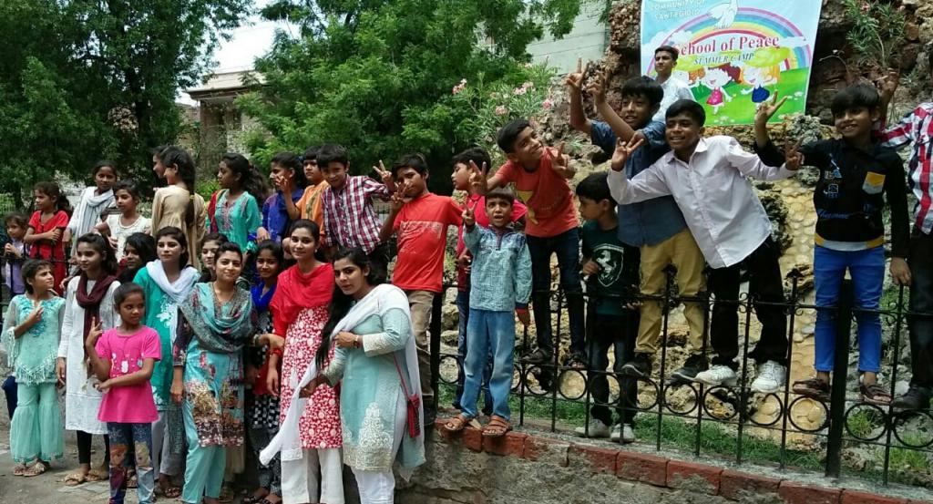 Berita baik datang dari Pakistan: ini adalah #santegidiosummer bersama anak-anak Sekolah Damai